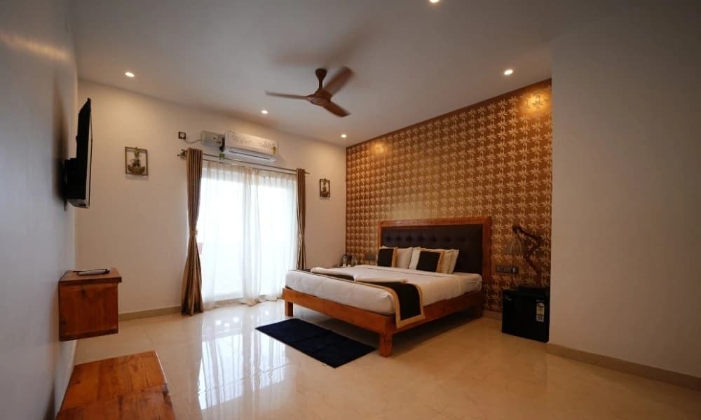 Nirvana Room AC w/ Balcony